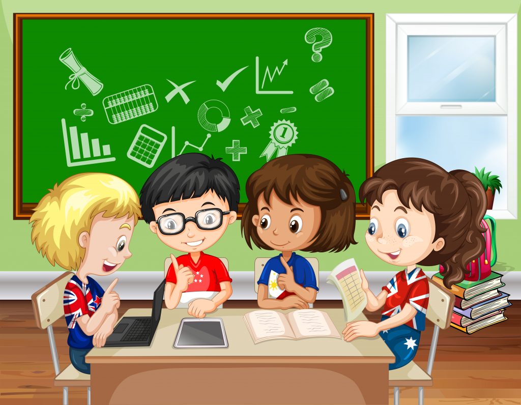 4 niños en clase con diferentes recursos como ejemplo de alfabetización múltiple