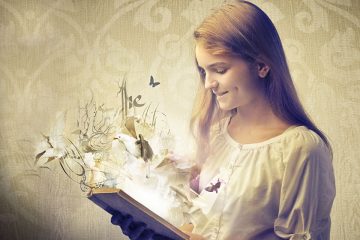 Imagen de niña leyendo un libro de donde salen animales y seres para ilustrar los cuentos de los hermanos Grimm