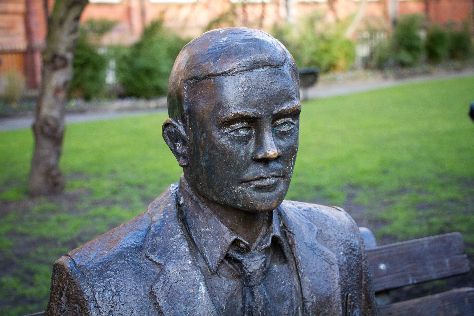 Estatua de Alan Turing uno de los grandes inventores