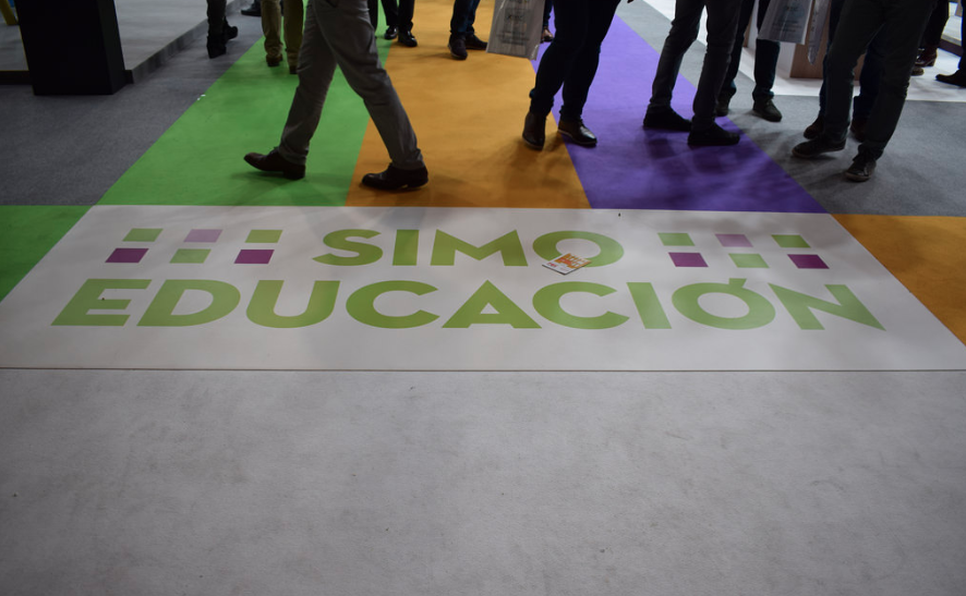 Logo en el suelo para SIMO 2019